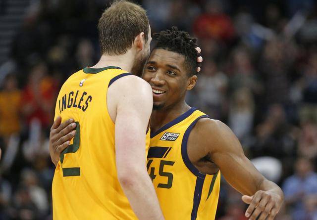 亚洲足坛必 亚洲足坛必